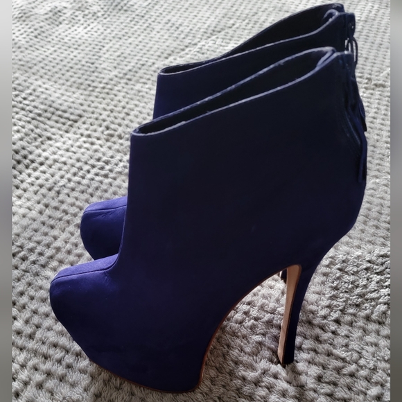 Esdra Leather Heel Booties "New" - Picture 3 of 7